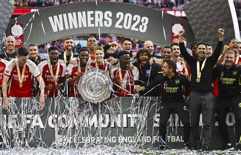 Arsenal celebra título de Community Shield