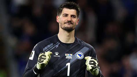 Nikola Vasilj portero de Bosnia