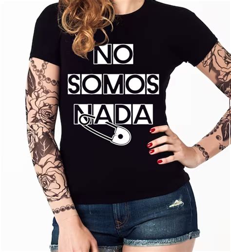 camiseta negra con frase no somos nada