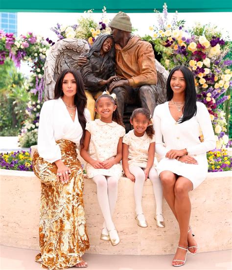 Familia Bryant homenaje a Kobe y Gianna