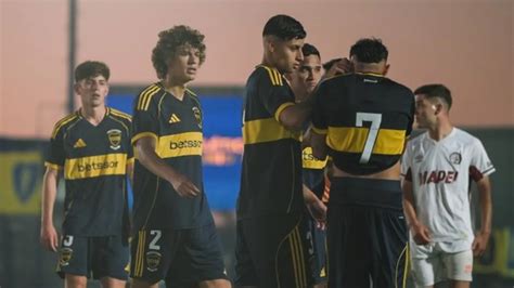 Equipos juveniles de Boca en cancha