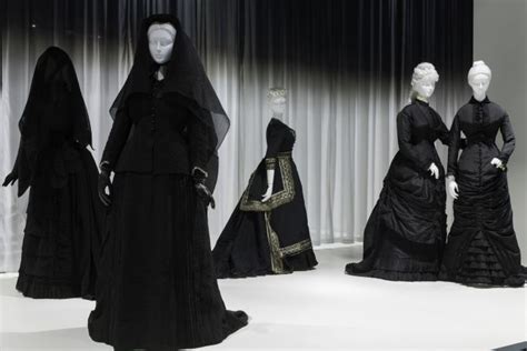Vestido de luto del siglo XIX