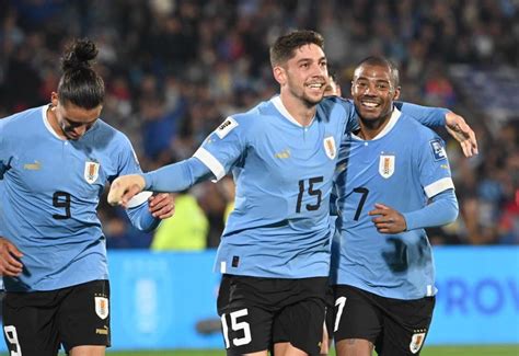 Uruguay celebra triunfo 2-0 sobre Chile