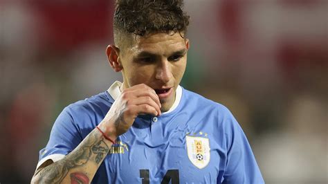 Lucas Torreira con la camiseta de Uruguay