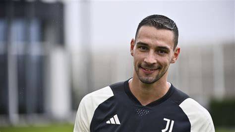 Mattia De Sciglio con la camiseta Juventus