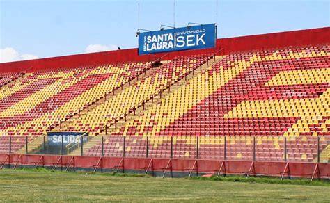 Estadio Santa Laura con nuevas luminarias
