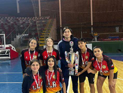 Equipo femenino sub-14 de futsal escolar