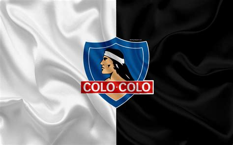Bandera de Colo Colo en el Superclásico