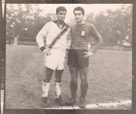 Jugador Fuentes con uniforme original de Lota Schwager