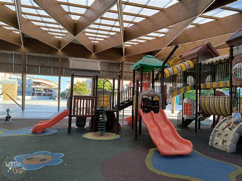 Parque infantil cubierto en Getafe