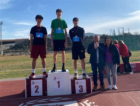 Podio juvenil de atletismo escolar