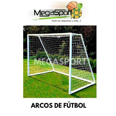 Primer arco de fútbol con dos postes y cinta
