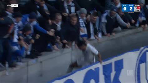 Mierza Firjatullah cae al foso del estadio