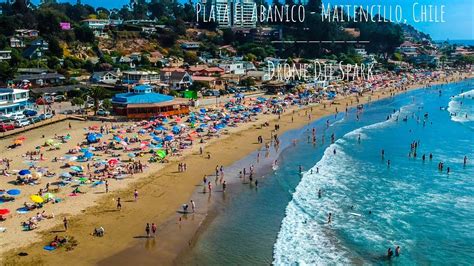 Surfistas compitiendo en playa El Abanico