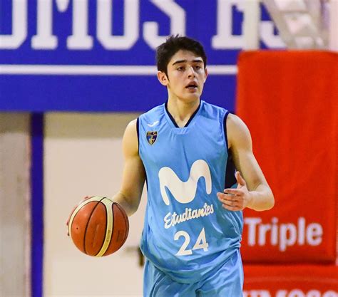 Ignacio Arroyo jugando baloncesto