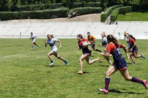 Equipo femenino de rugby Manke en cancha