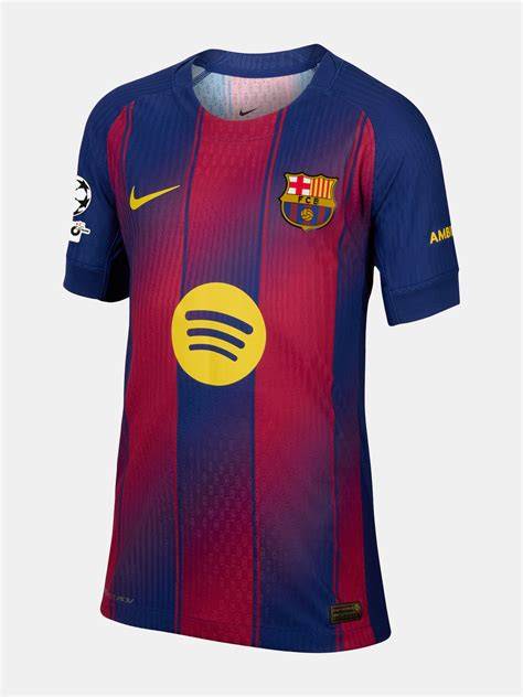 Becky G con camiseta del FC Barcelona
