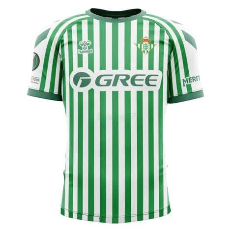 Javi García con la camiseta del Real Betis