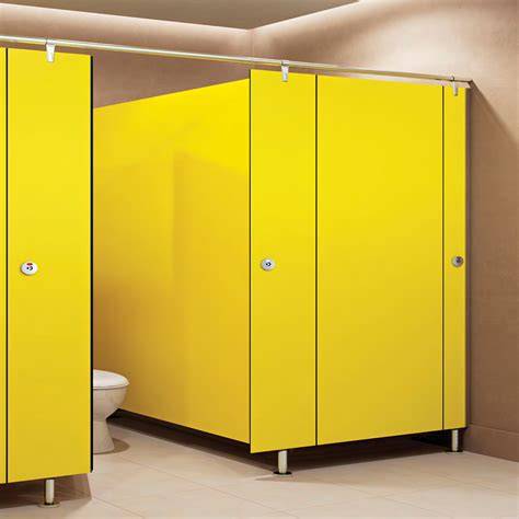 Paneles fenólicos en cabinas de baño