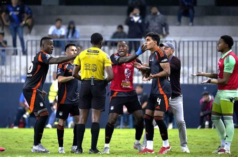 Jugadas polémicas River Liga de Quito