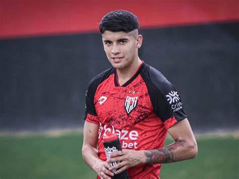 Ángelo Araos con Atlético Goianiense