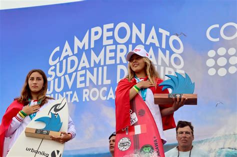 Podio femenino juvenil de surf en El Gringo