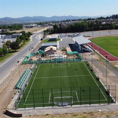 Cancha de futbolito iluminada en San Bernardo