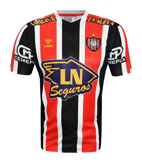 Primera camiseta tricolor de Chacarita Juniors