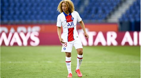Xavi Simons entrenando con PSG