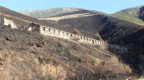 Ruinas de la mina de wolframio de Valborraz