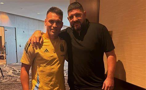 Agustín Orión con camiseta azul de Guillermo Sara