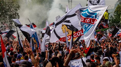 Hinchada de Colo-Colo en estadio