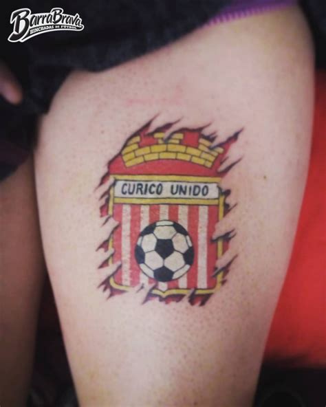 Hincha con tatuaje de Curicó Unido