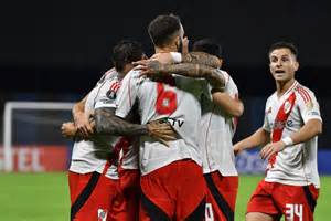 Formaciones de River y Vélez