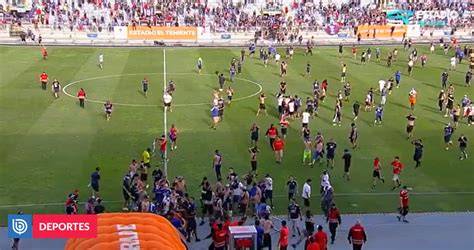 Invasión de hinchas en cancha de Wembley