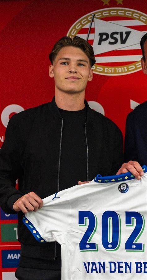 Joël van den Berg con camiseta del PSV