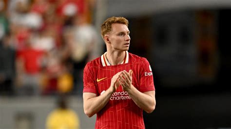 Sepp van den Berg con camiseta del Liverpool