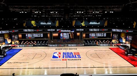 Cancha NBA vista superior con luces LED