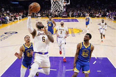 Sébastián Yatra en partido de Los Lakers