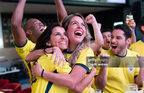 aficionados celebrando partido Copa América