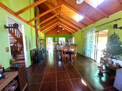 Casa en condominio con piscina y cancha