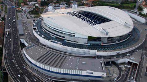 Estadio do Dragão y camiseta azul blanca