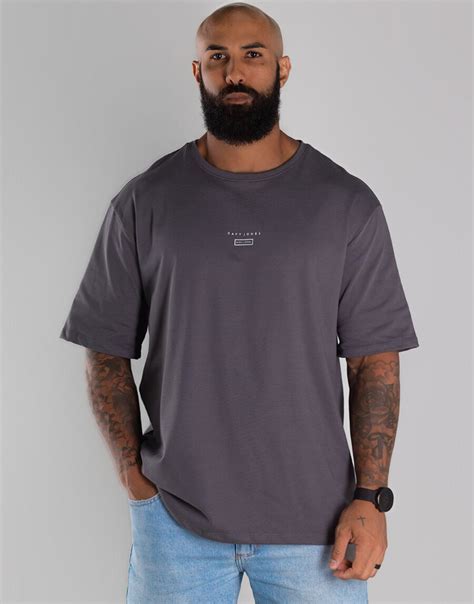 Variantes de camiseta masculina para catálogo