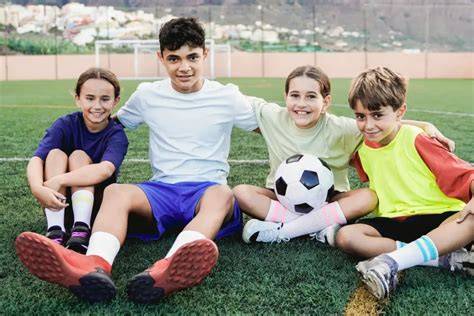 Comunidad practicando deporte en un club