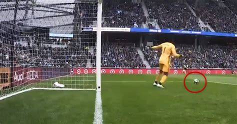 Sean Johnson comete autogol ante Minnesota