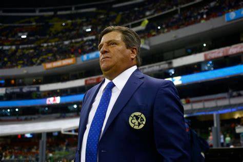 Miguel Herrera dirigiendo al América
