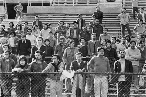 Prisioneros políticos en Estadio Nacional 1973