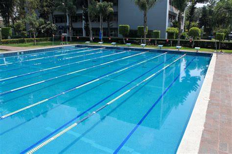 Club deportivo familiar con piscina y canchas