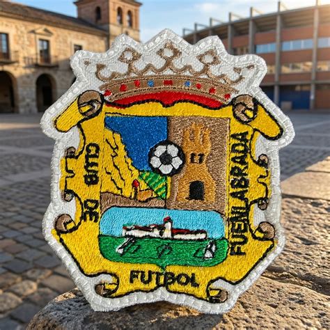 Escudo de fútbol bordado en polo