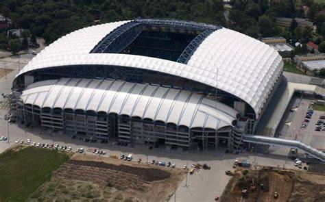 Techo ondulado del Estadio Municipal Poznań